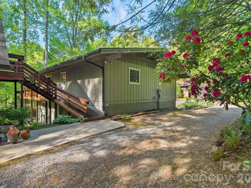 134 The Trail, Maggie Valley, NC 28751.  MLS# CAR4369403, YatesRealty ID 20695. 