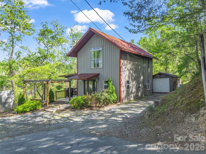 3 Ravine Extension, Woodfin, NC 28804.  MLS# CAR4373087, YatesRealty ID 20696. 