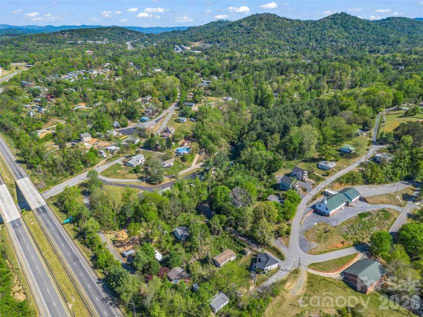 3 Ravine Extension, Woodfin, NC 28804.  MLS# CAR4373087, YatesRealty ID 20696. 