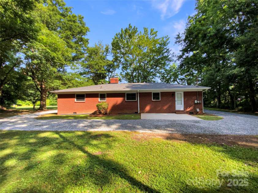 7812 Old Concord Road, Salisbury, NC 28146.  MLS# CAR4271969, YatesRealty ID 20696. 