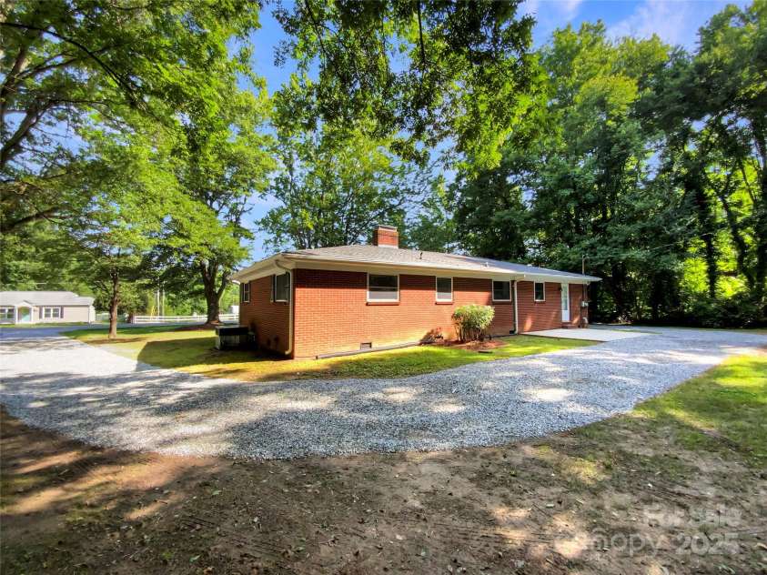 7812 Old Concord Road, Salisbury, NC 28146.  MLS# CAR4271969, YatesRealty ID 20696. 