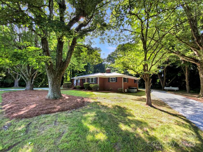 7812 Old Concord Road, Salisbury, NC 28146.  MLS# CAR4271969, YatesRealty ID 20696. 