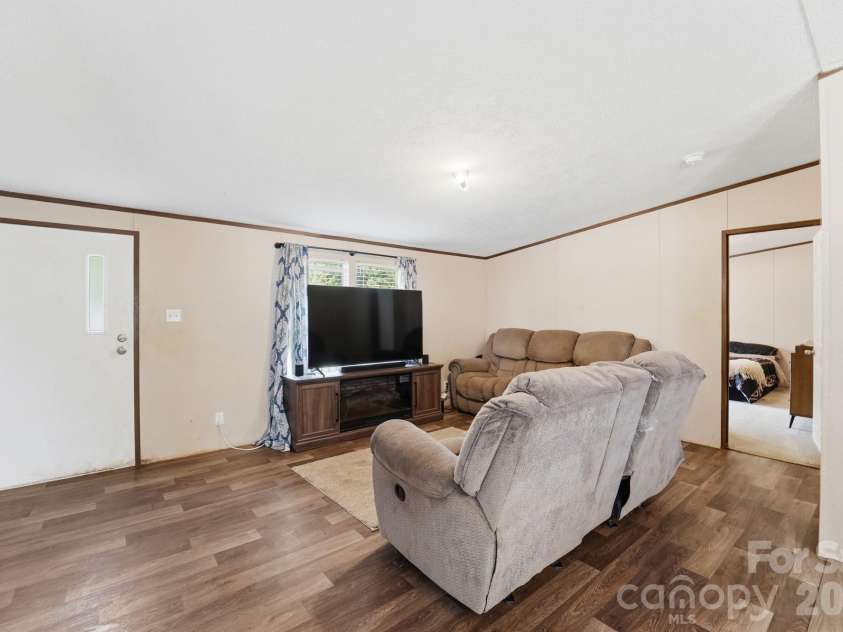 215 Jim Patterson Road, Kings Mountain, NC 28086.  MLS# CAR4362560, YatesRealty ID 20697. 