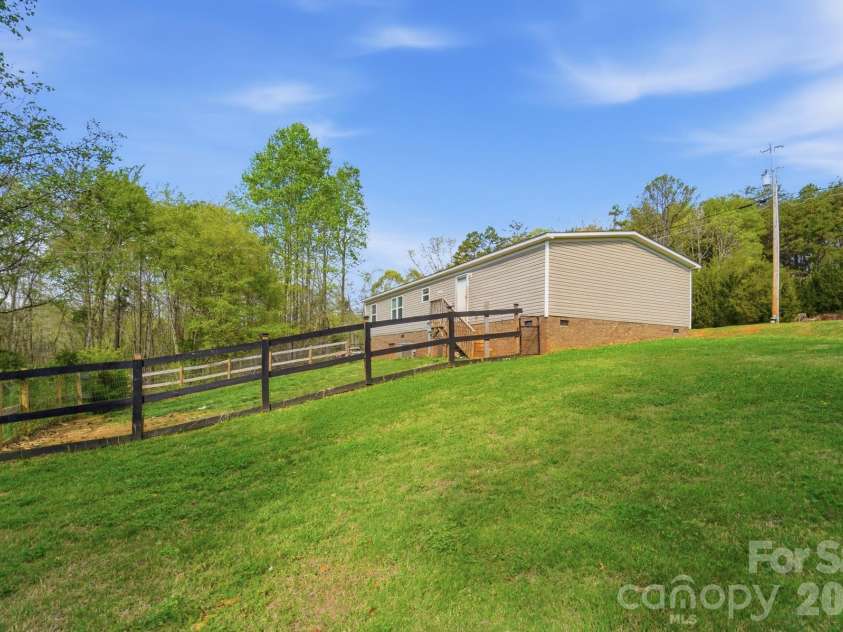 215 Jim Patterson Road, Kings Mountain, NC 28086.  MLS# CAR4362560, YatesRealty ID 20697. 