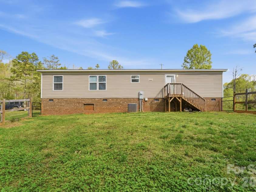215 Jim Patterson Road, Kings Mountain, NC 28086.  MLS# CAR4362560, YatesRealty ID 20697. 