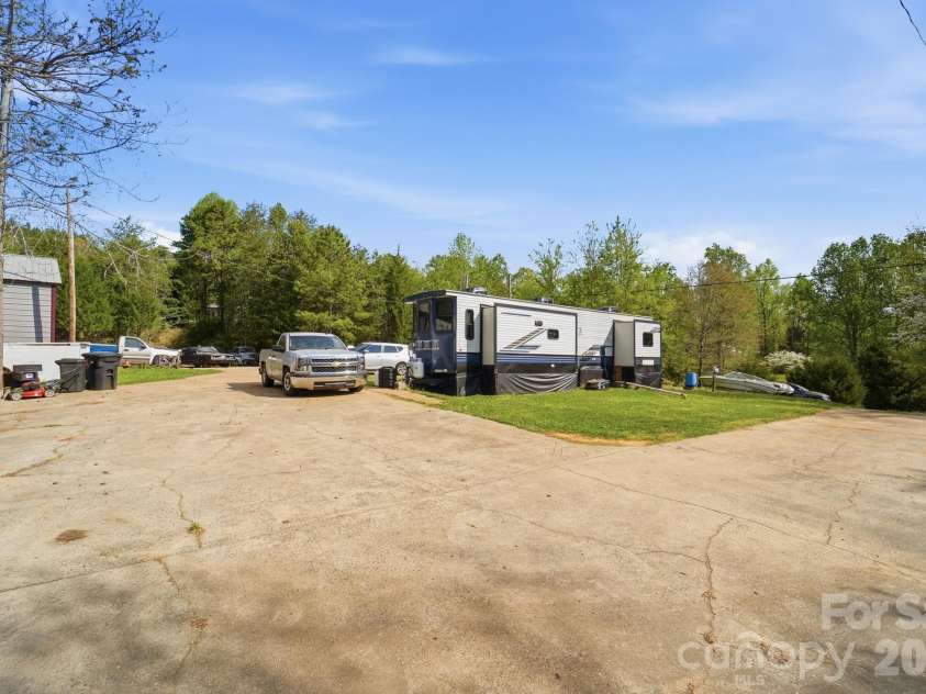 215 Jim Patterson Road, Kings Mountain, NC 28086.  MLS# CAR4362560, YatesRealty ID 20697. 