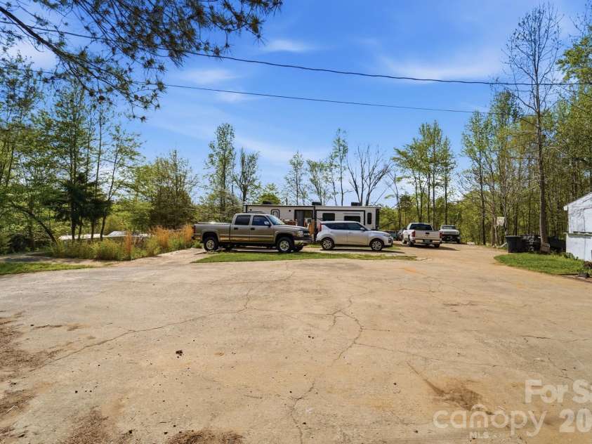 215 Jim Patterson Road, Kings Mountain, NC 28086.  MLS# CAR4362560, YatesRealty ID 20697. 