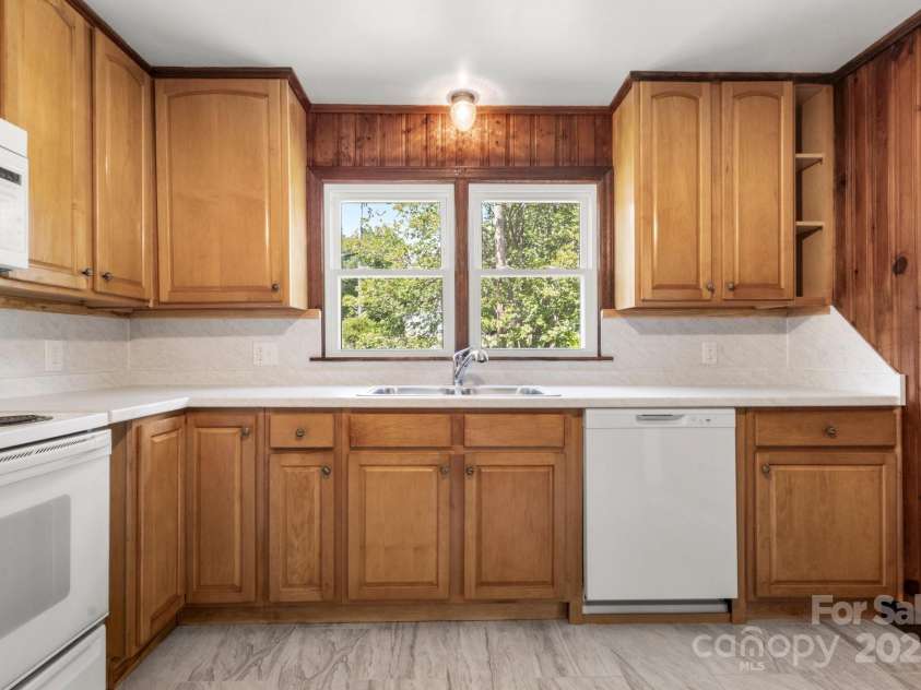 1725 Fallston Road, Shelby, NC 28150.  MLS# CAR4254792, YatesRealty ID 20698. This kitchen offers great flow and plenty of counter and storage space.