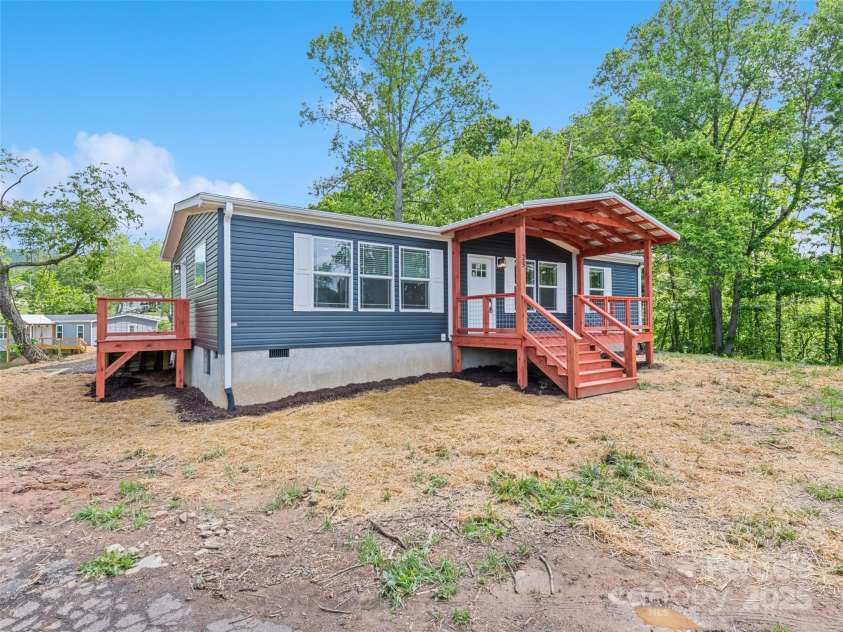 255 Thompson Cove Road, Clyde, NC 28721.  MLS# CAR4259077, YatesRealty ID 20699. 