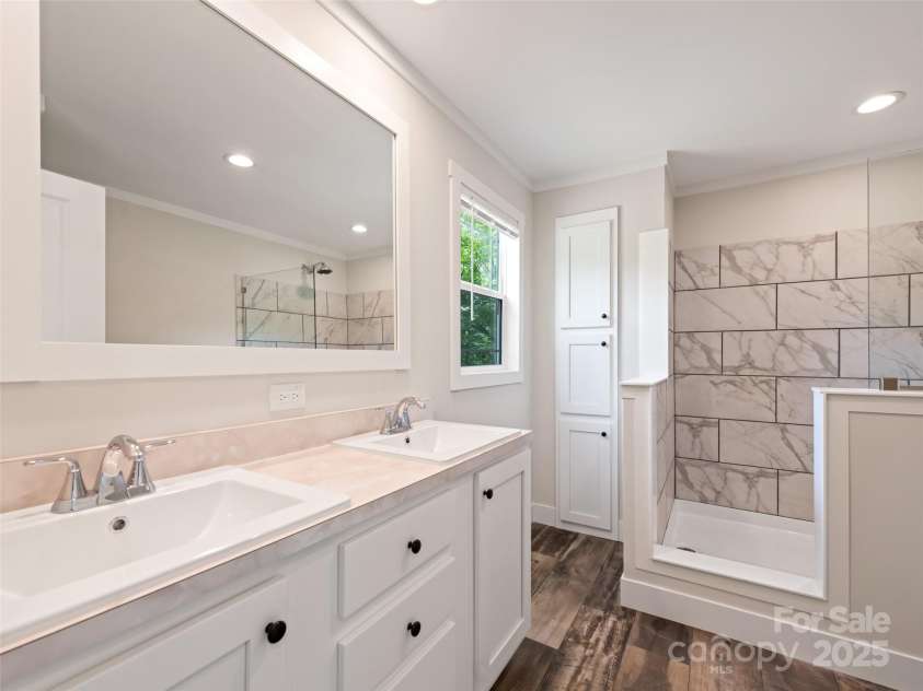 255 Thompson Cove Road, Clyde, NC 28721.  MLS# CAR4259077, YatesRealty ID 20699. 