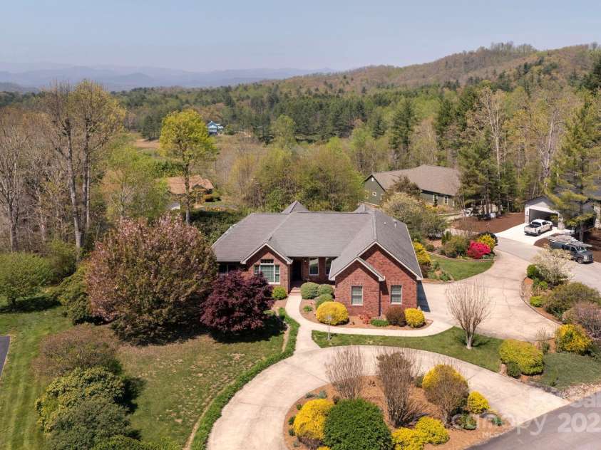 28 Tudor Crescent Court, Hendersonville, NC 28739.  MLS# CAR4255381, YatesRealty ID 207. 