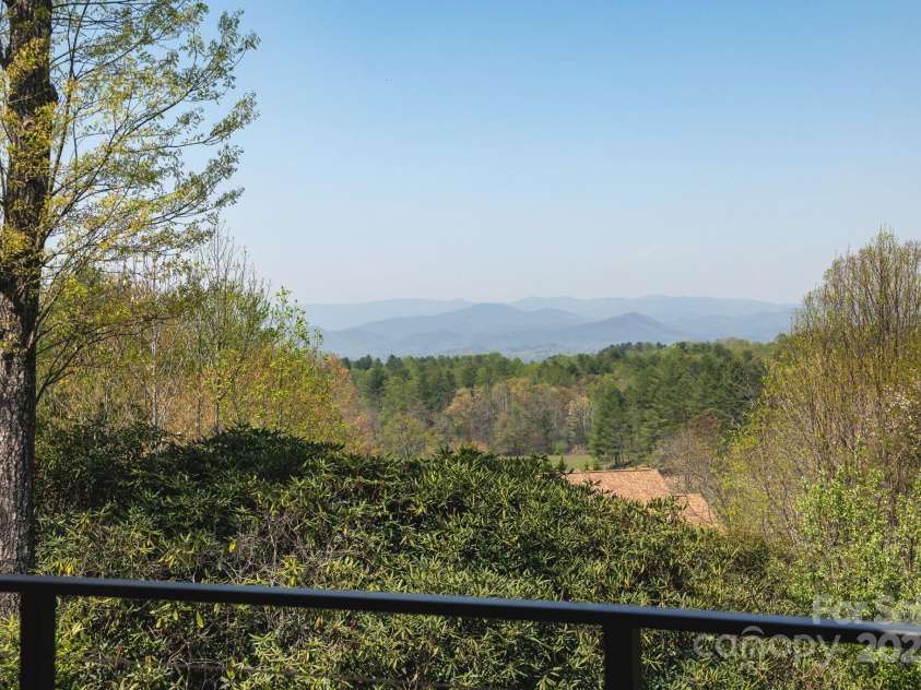 28 Tudor Crescent Court, Hendersonville, NC 28739.  MLS# CAR4255381, YatesRealty ID 207. 