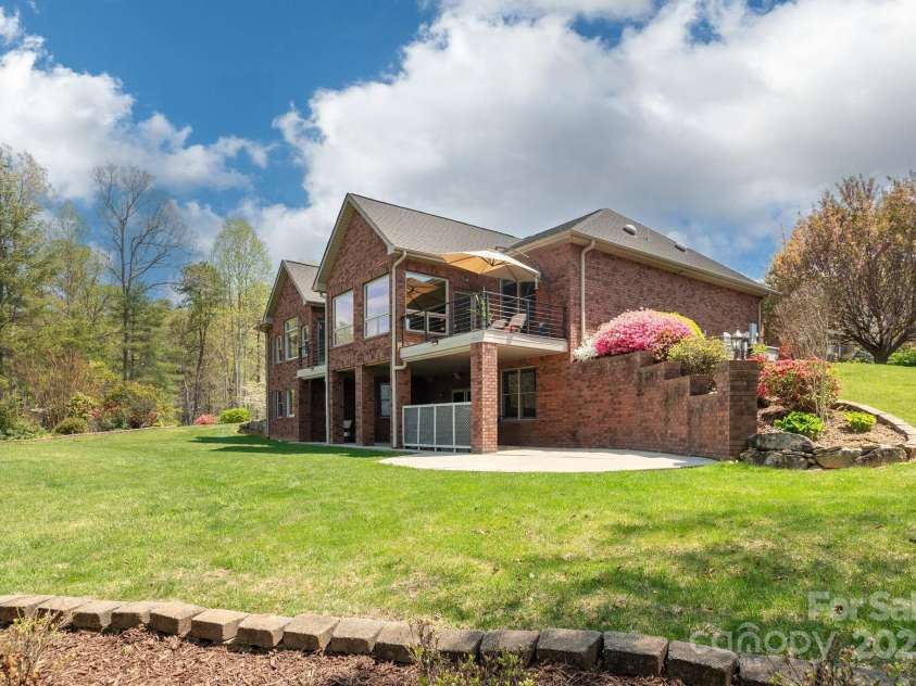 28 Tudor Crescent Court, Hendersonville, NC 28739.  MLS# CAR4255381, YatesRealty ID 207. 