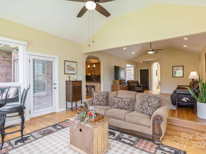 28 Tudor Crescent Court, Hendersonville, NC 28739.  MLS# CAR4255381, YatesRealty ID 207. 