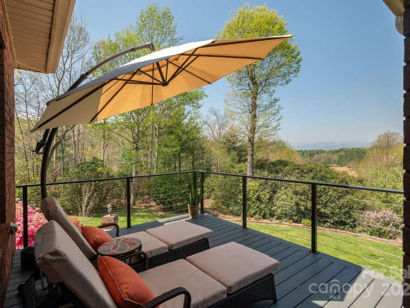 28 Tudor Crescent Court, Hendersonville, NC 28739.  MLS# CAR4255381, YatesRealty ID 207. 