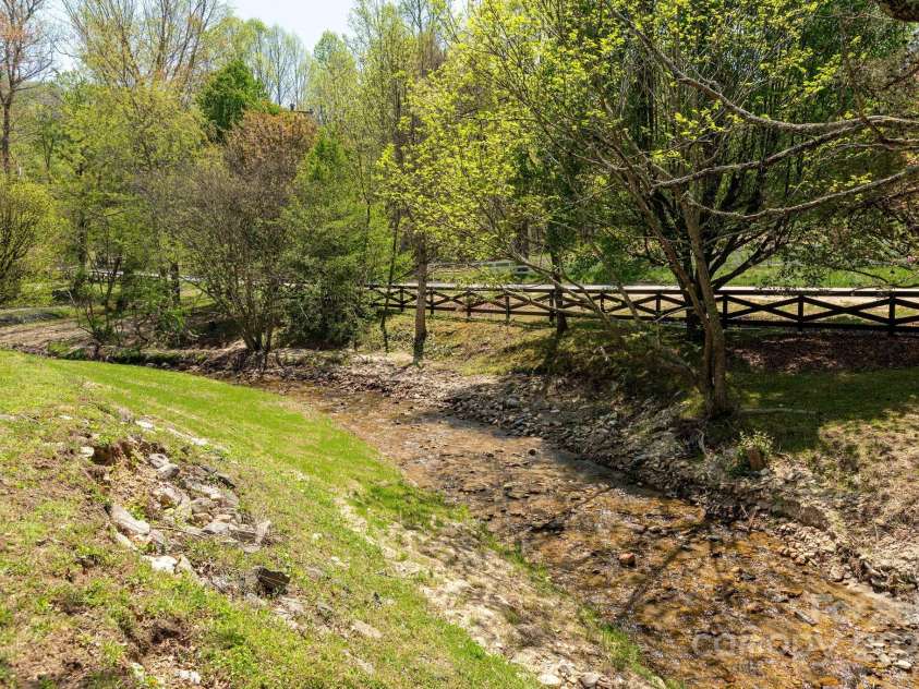 28 Tudor Crescent Court, Hendersonville, NC 28739.  MLS# CAR4255381, YatesRealty ID 207. 