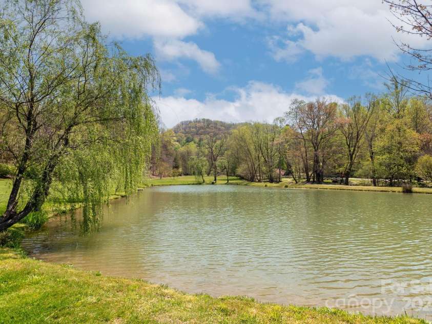 28 Tudor Crescent Court, Hendersonville, NC 28739.  MLS# CAR4255381, YatesRealty ID 207. 