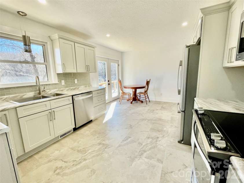 2019 Dale Road, Spruce Pine, NC 28777.  MLS# CAR4335302, YatesRealty ID 2070. 