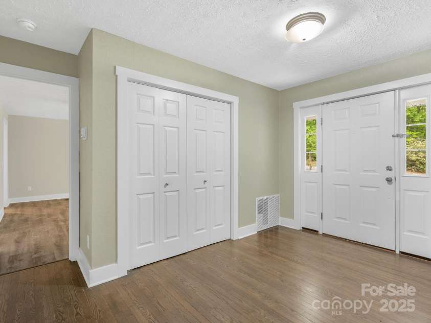 8 Fiver Lane, Asheville, NC 28803.  MLS# CAR4224910, YatesRealty ID 2070. 