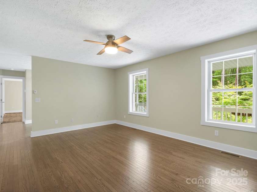 8 Fiver Lane, Asheville, NC 28803.  MLS# CAR4224910, YatesRealty ID 2070. 