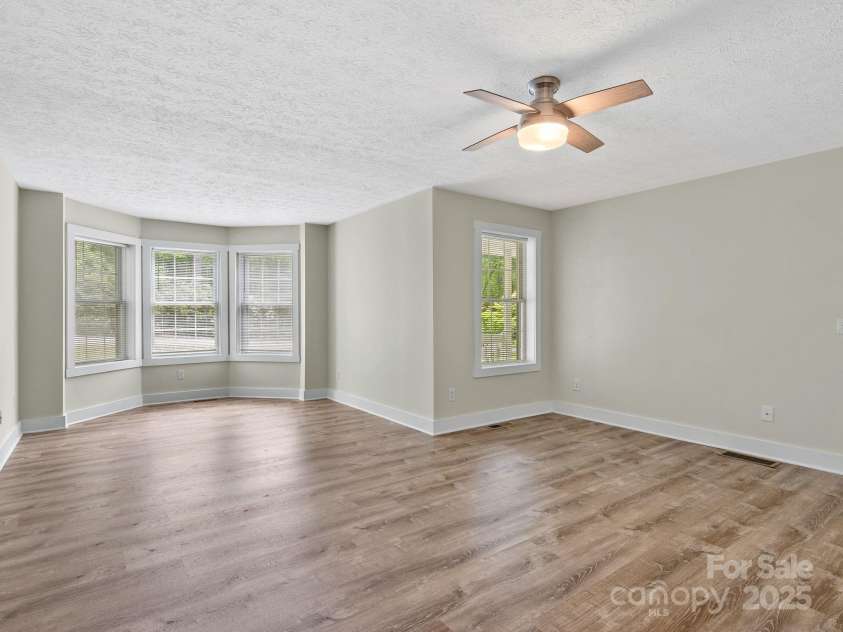 8 Fiver Lane, Asheville, NC 28803.  MLS# CAR4224910, YatesRealty ID 2070. 