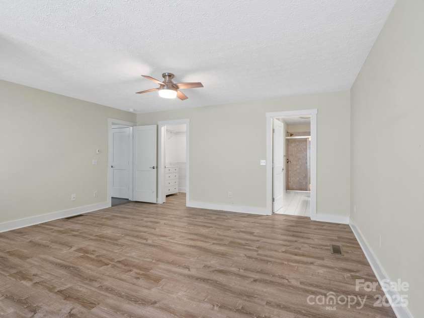 8 Fiver Lane, Asheville, NC 28803.  MLS# CAR4224910, YatesRealty ID 2070. 