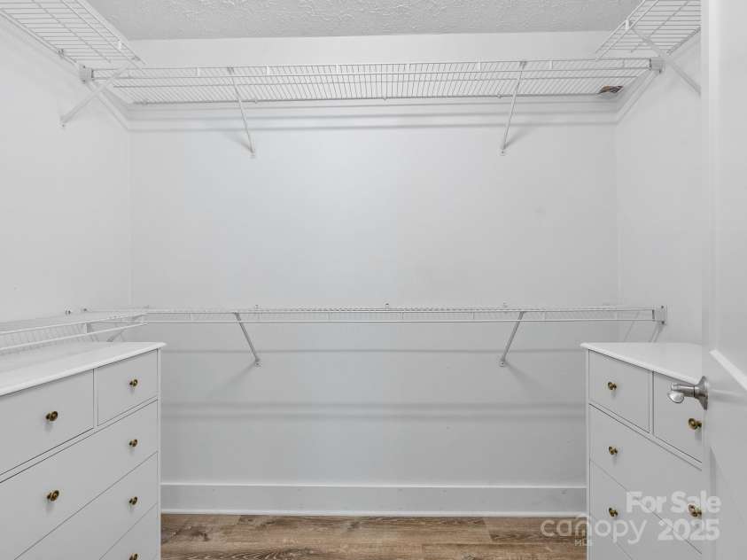 8 Fiver Lane, Asheville, NC 28803.  MLS# CAR4224910, YatesRealty ID 2070. 