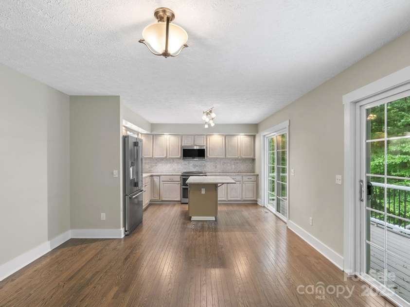 8 Fiver Lane, Asheville, NC 28803.  MLS# CAR4224910, YatesRealty ID 2070. 