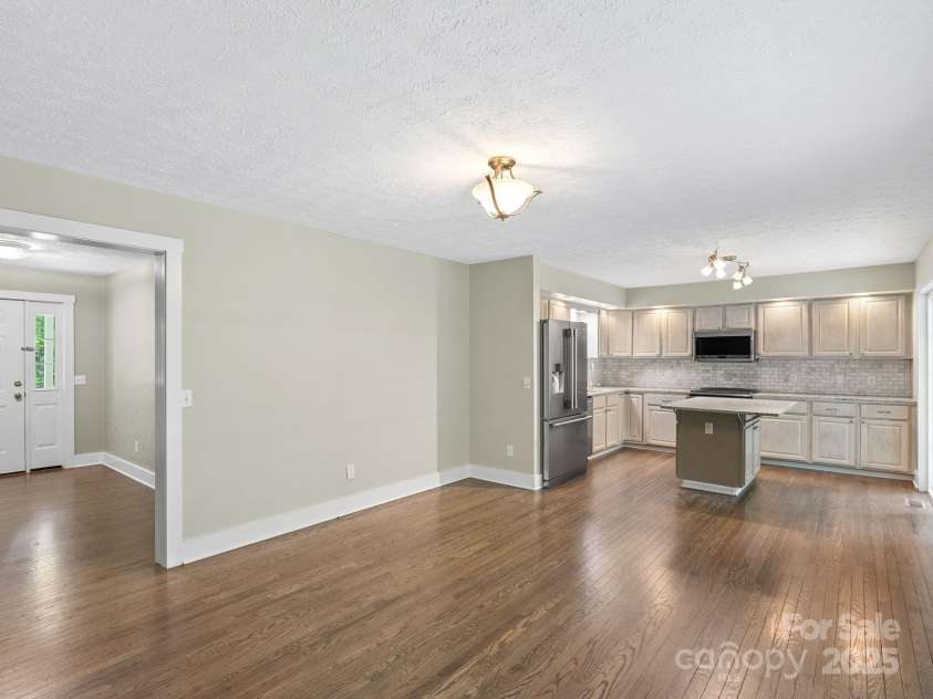 8 Fiver Lane, Asheville, NC 28803.  MLS# CAR4224910, YatesRealty ID 2070. 