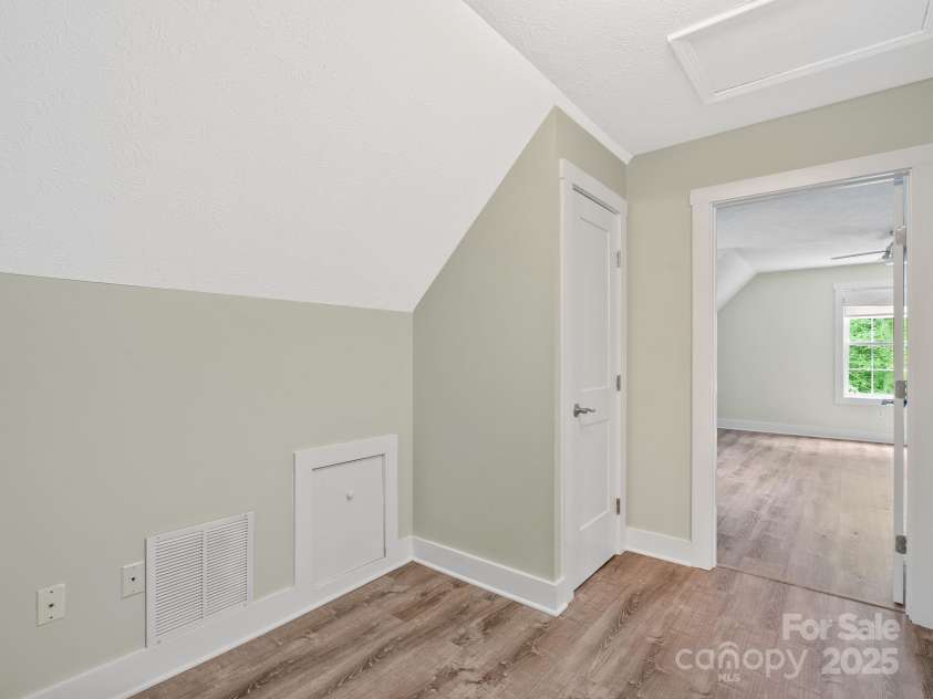 8 Fiver Lane, Asheville, NC 28803.  MLS# CAR4224910, YatesRealty ID 2070. 