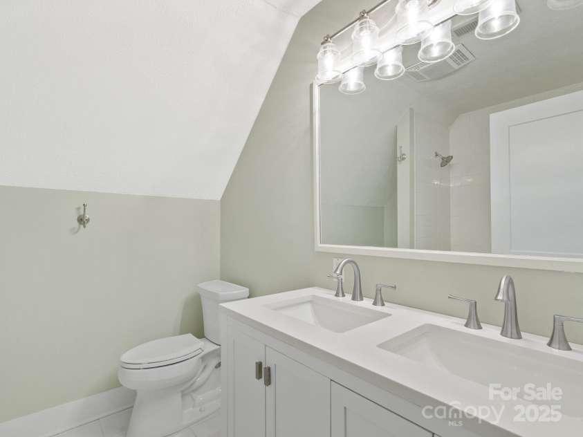 8 Fiver Lane, Asheville, NC 28803.  MLS# CAR4224910, YatesRealty ID 2070. 