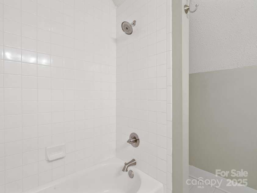 8 Fiver Lane, Asheville, NC 28803.  MLS# CAR4224910, YatesRealty ID 2070. 