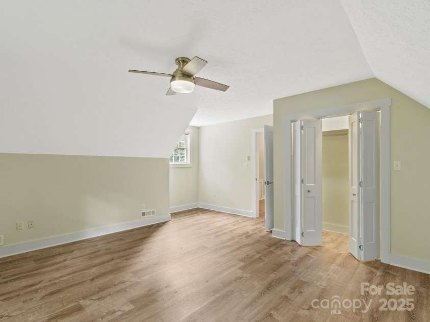8 Fiver Lane, Asheville, NC 28803.  MLS# CAR4224910, YatesRealty ID 2070. 
