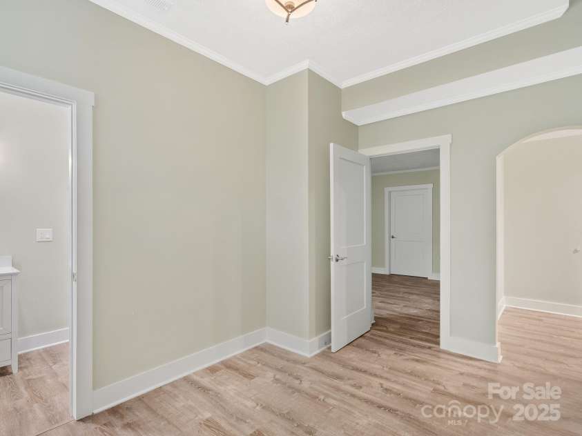 8 Fiver Lane, Asheville, NC 28803.  MLS# CAR4224910, YatesRealty ID 2070. 