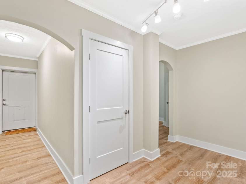 8 Fiver Lane, Asheville, NC 28803.  MLS# CAR4224910, YatesRealty ID 2070. 