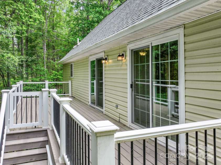 8 Fiver Lane, Asheville, NC 28803.  MLS# CAR4224910, YatesRealty ID 2070. 