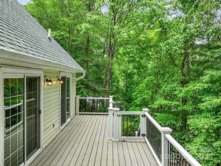 8 Fiver Lane, Asheville, NC 28803.  MLS# CAR4224910, YatesRealty ID 2070. 