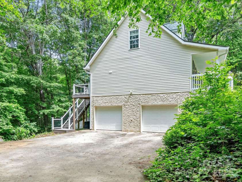 8 Fiver Lane, Asheville, NC 28803.  MLS# CAR4224910, YatesRealty ID 2070. 