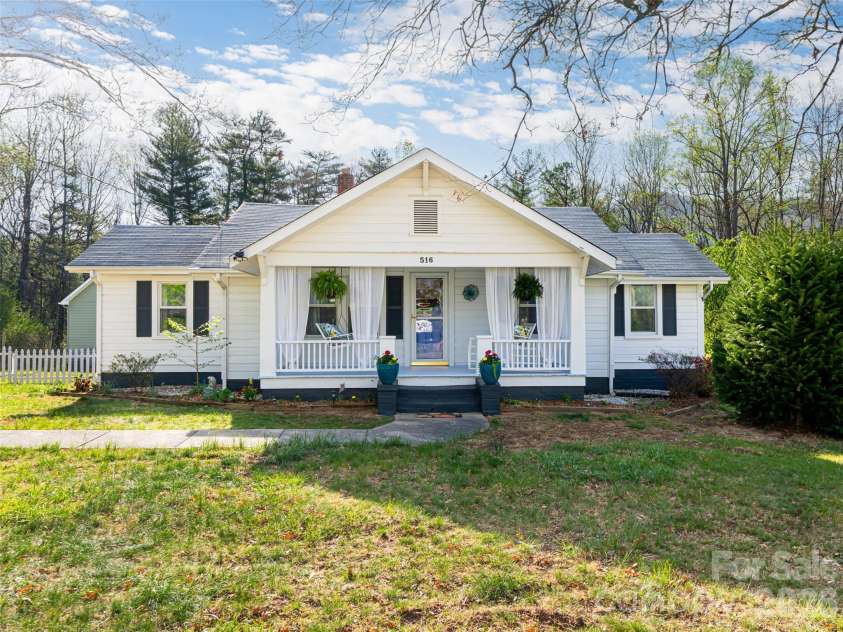 516 Onteora Boulevard, Asheville, NC 28803.  MLS# CAR4366772, YatesRealty ID 20700. 