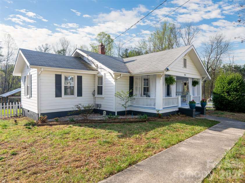 516 Onteora Boulevard, Asheville, NC 28803.  MLS# CAR4366772, YatesRealty ID 20700. 
