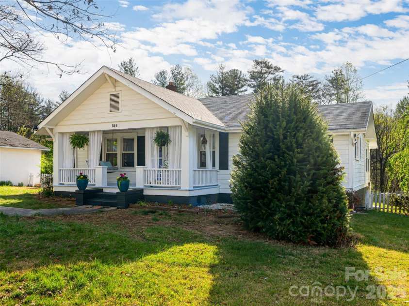 516 Onteora Boulevard, Asheville, NC 28803.  MLS# CAR4366772, YatesRealty ID 20700. 