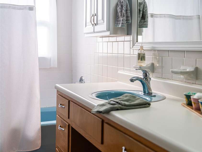 516 Onteora Boulevard, Asheville, NC 28803.  MLS# CAR4366772, YatesRealty ID 20700. Bathroom