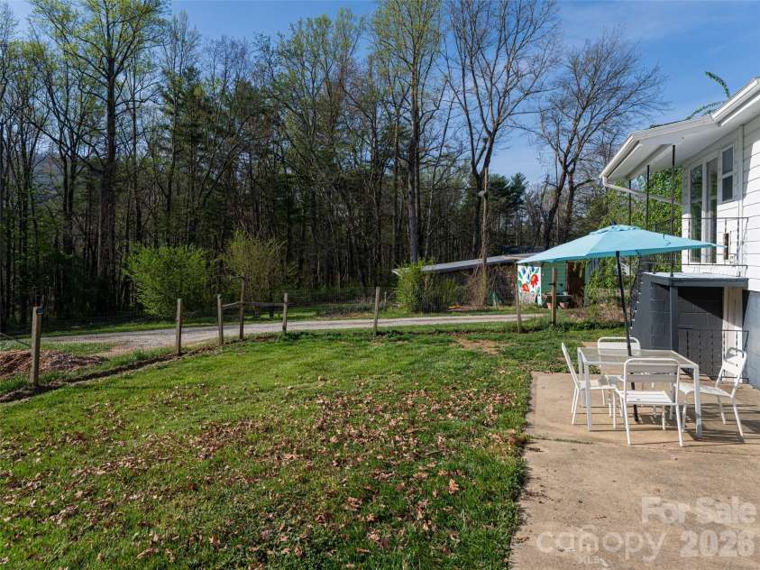 516 Onteora Boulevard, Asheville, NC 28803.  MLS# CAR4366772, YatesRealty ID 20700. Level yard - back yard is fenced
