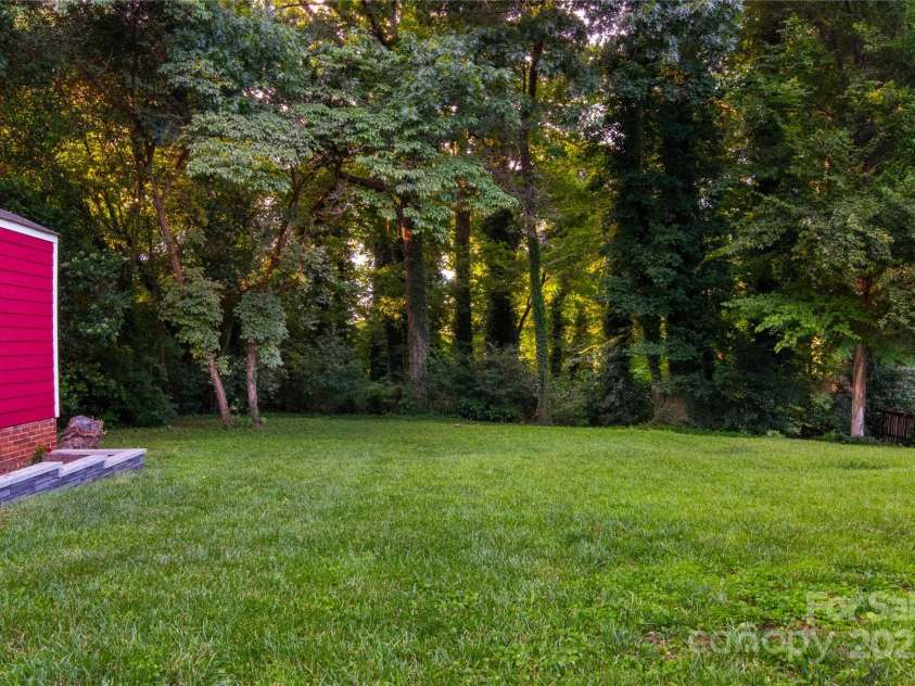 2115 Arnold Drive, Charlotte, NC 28205.  MLS# CAR4269939, YatesRealty ID 20701. Back Yard