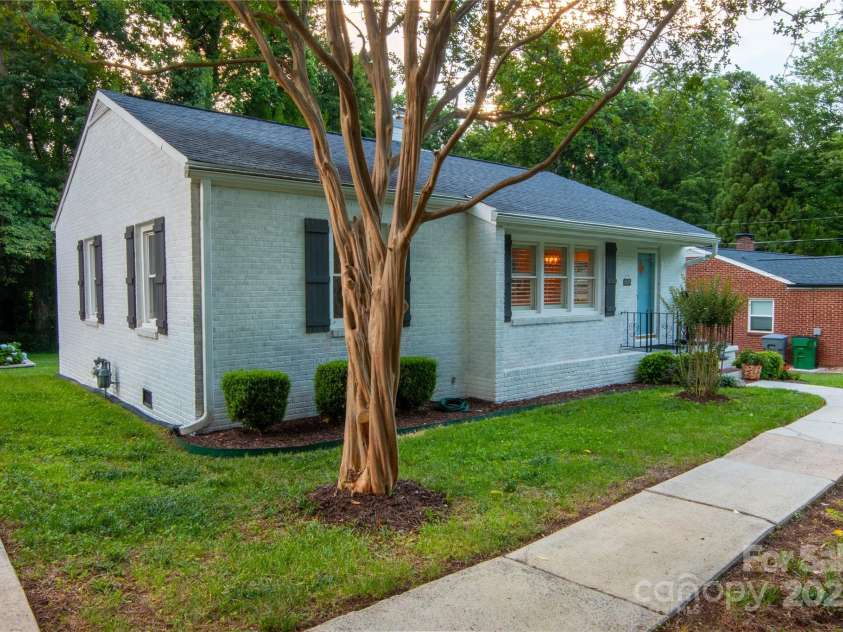2115 Arnold Drive, Charlotte, NC 28205.  MLS# CAR4269939, YatesRealty ID 20701. House Front