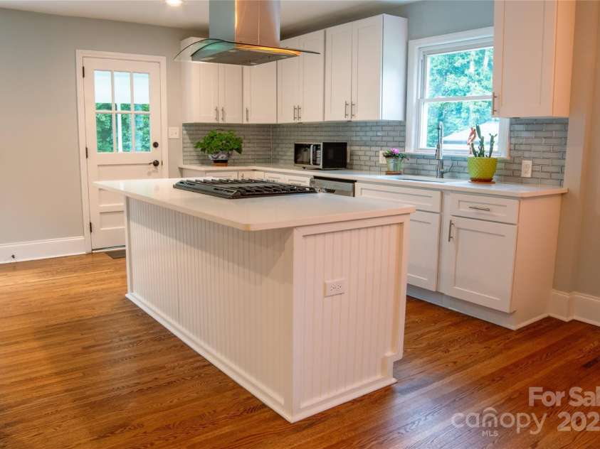 2115 Arnold Drive, Charlotte, NC 28205.  MLS# CAR4269939, YatesRealty ID 20701. Kitchen