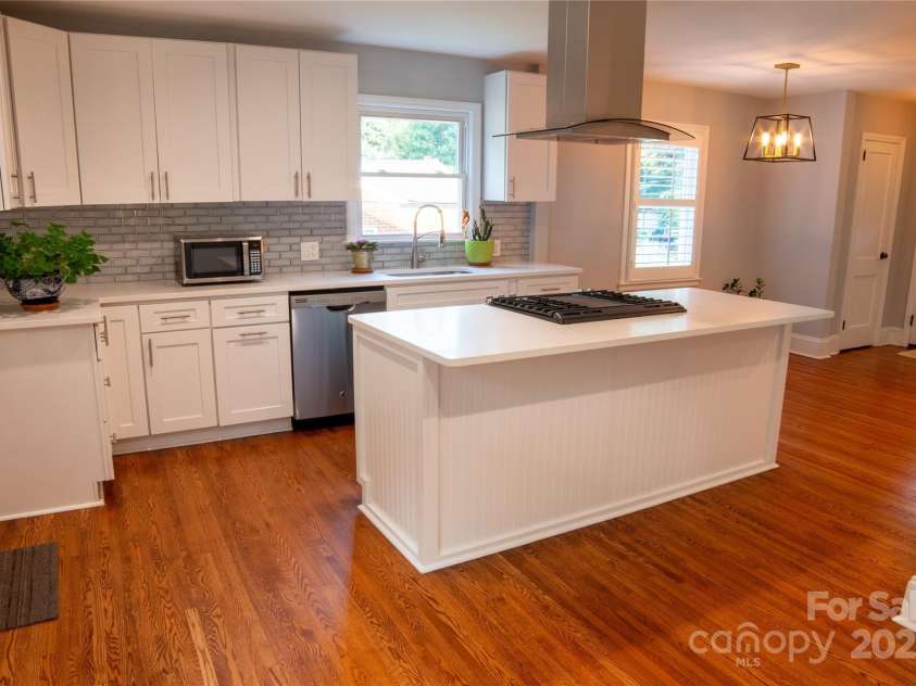 2115 Arnold Drive, Charlotte, NC 28205.  MLS# CAR4269939, YatesRealty ID 20701. Kitchen