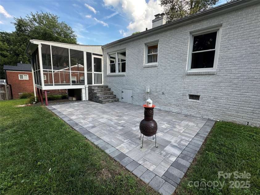 2115 Arnold Drive, Charlotte, NC 28205.  MLS# CAR4269939, YatesRealty ID 20701. Patio area