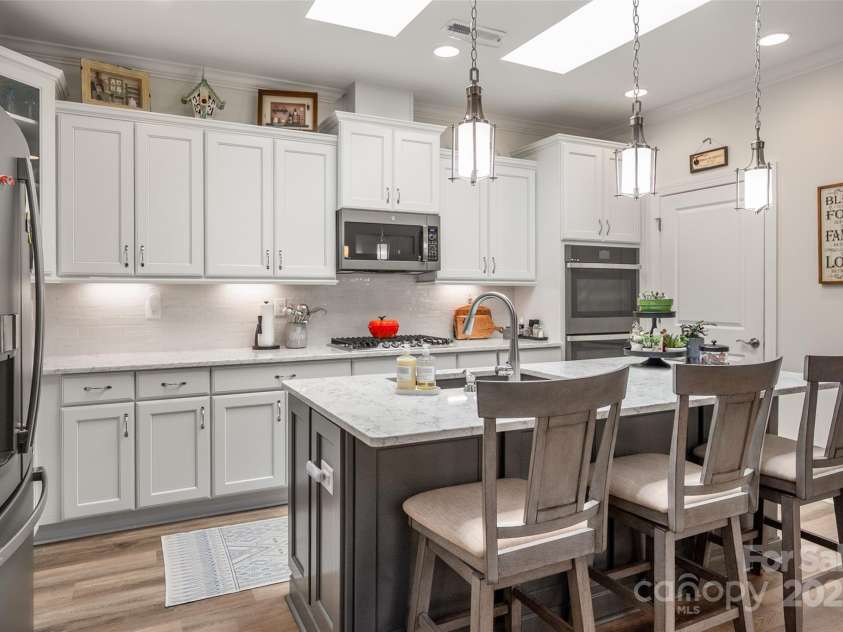 1006 Gradison Drive, Matthews, NC 28104.  MLS# CAR4267632, YatesRealty ID 20702. 