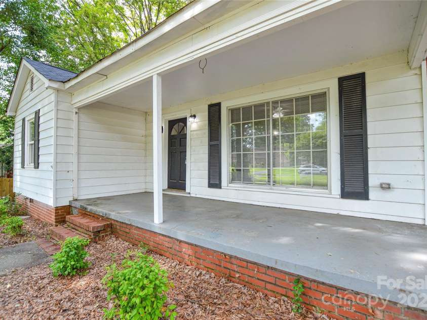 636 Forest Street, Concord, NC 28025.  MLS# CAR4270721, YatesRealty ID 20705. 